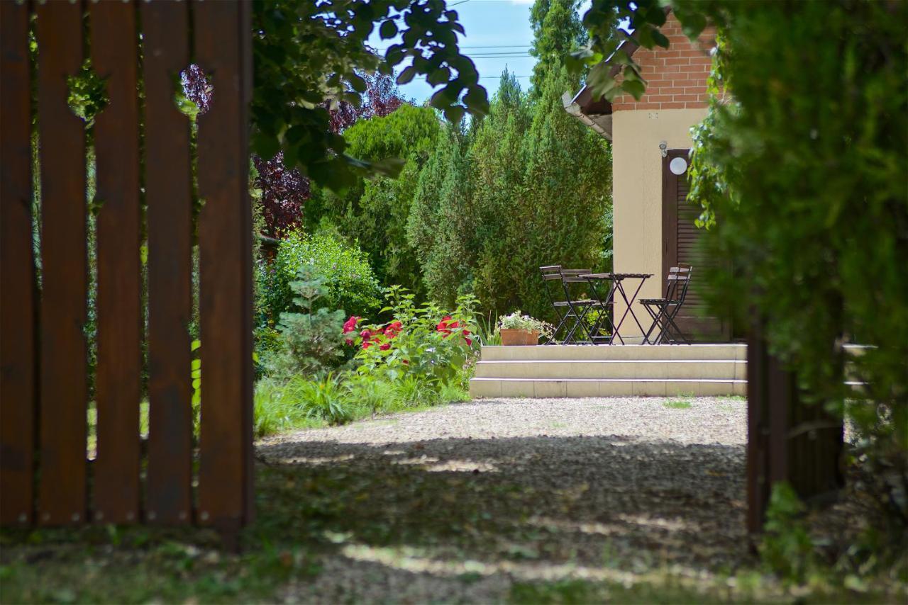 Aranypart Vendeghaz - Tiszakecske Villa ภายนอก รูปภาพ